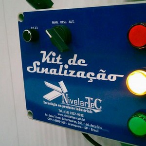 Semáforo sinalizador de LED para doca